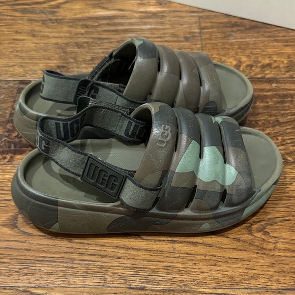 UGG Kids Green and Brown Camo Slippers (size 1) with removable straps - Picture 3 of 10